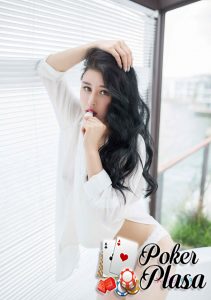 Cewek Cantik Peman Poker